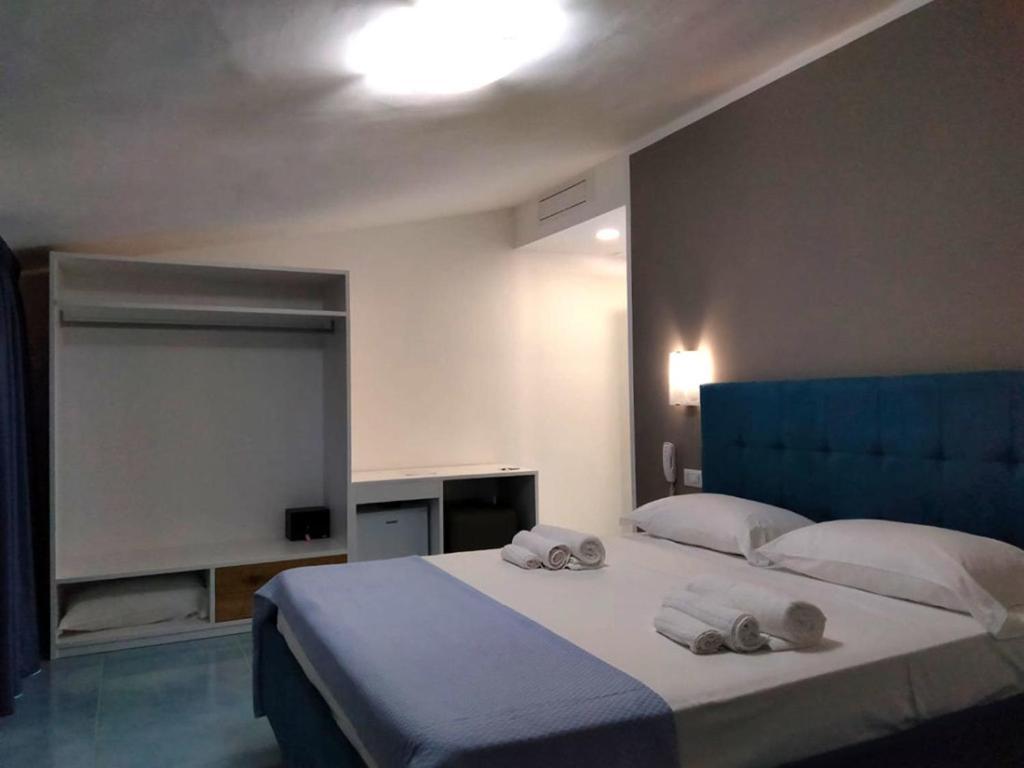 Hotel Da Alfredo Кастелабате Екстериор снимка