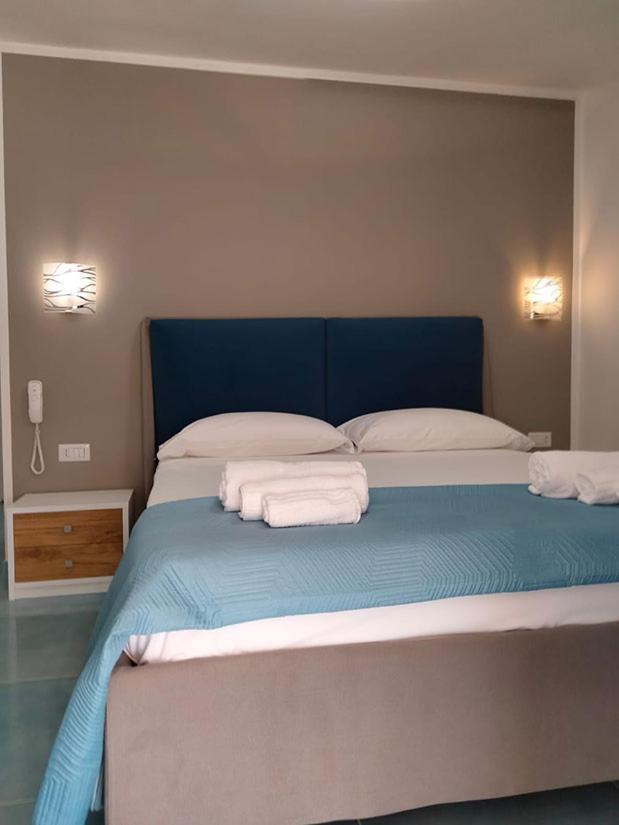 Hotel Da Alfredo Кастелабате Екстериор снимка