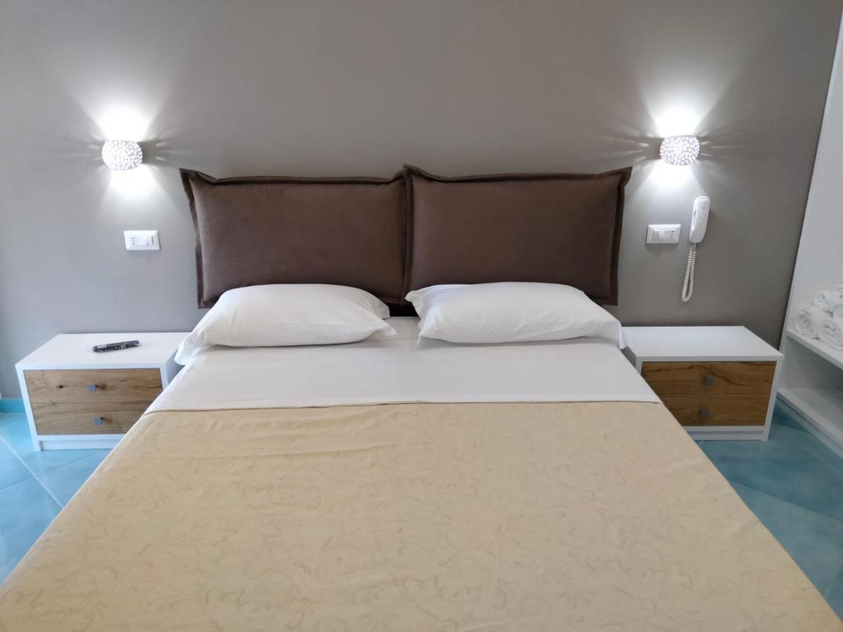 Hotel Da Alfredo Кастелабате Екстериор снимка