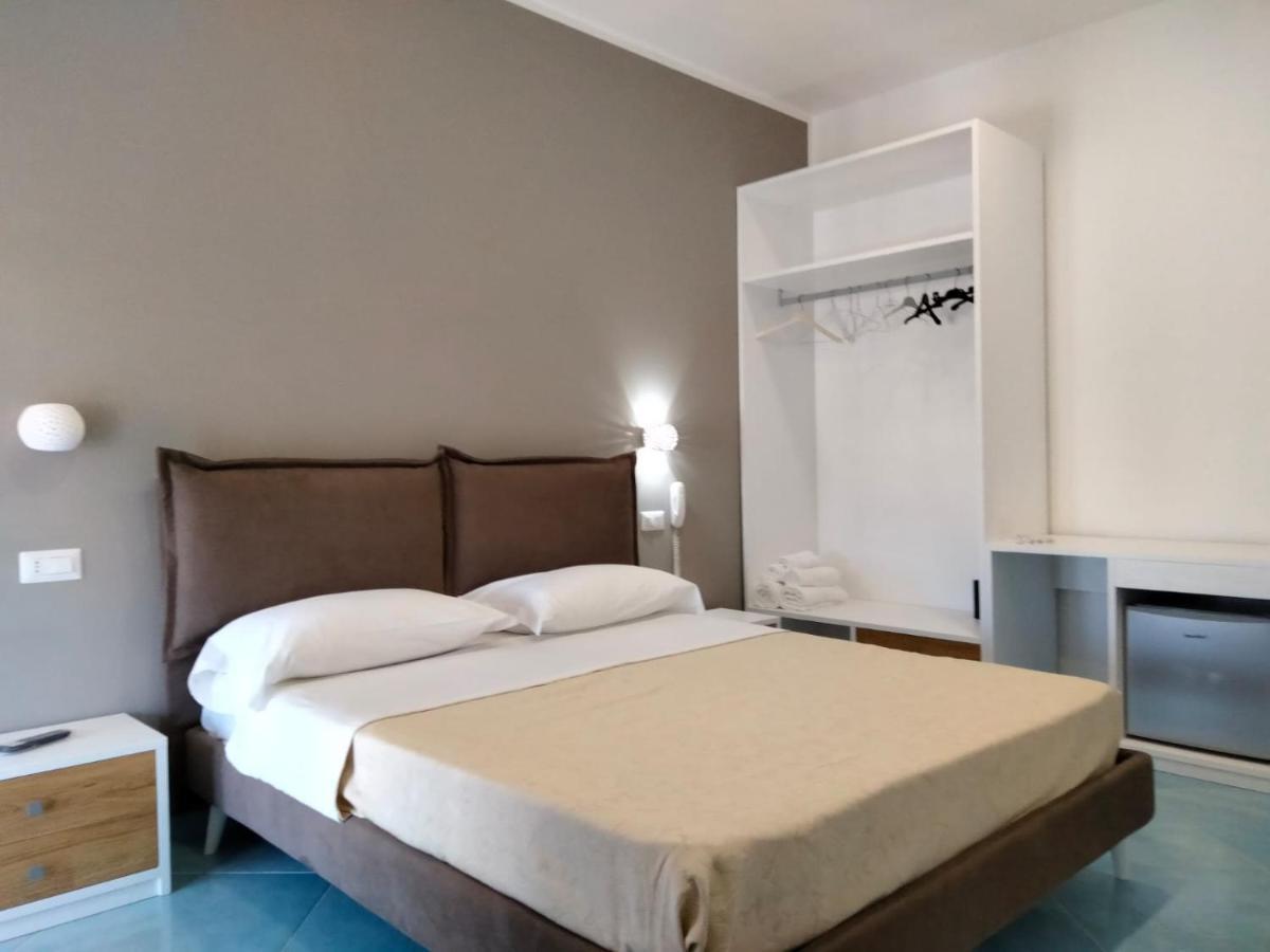Hotel Da Alfredo Кастелабате Екстериор снимка