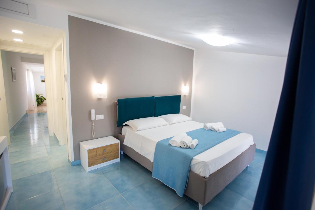 Hotel Da Alfredo Кастелабате Екстериор снимка