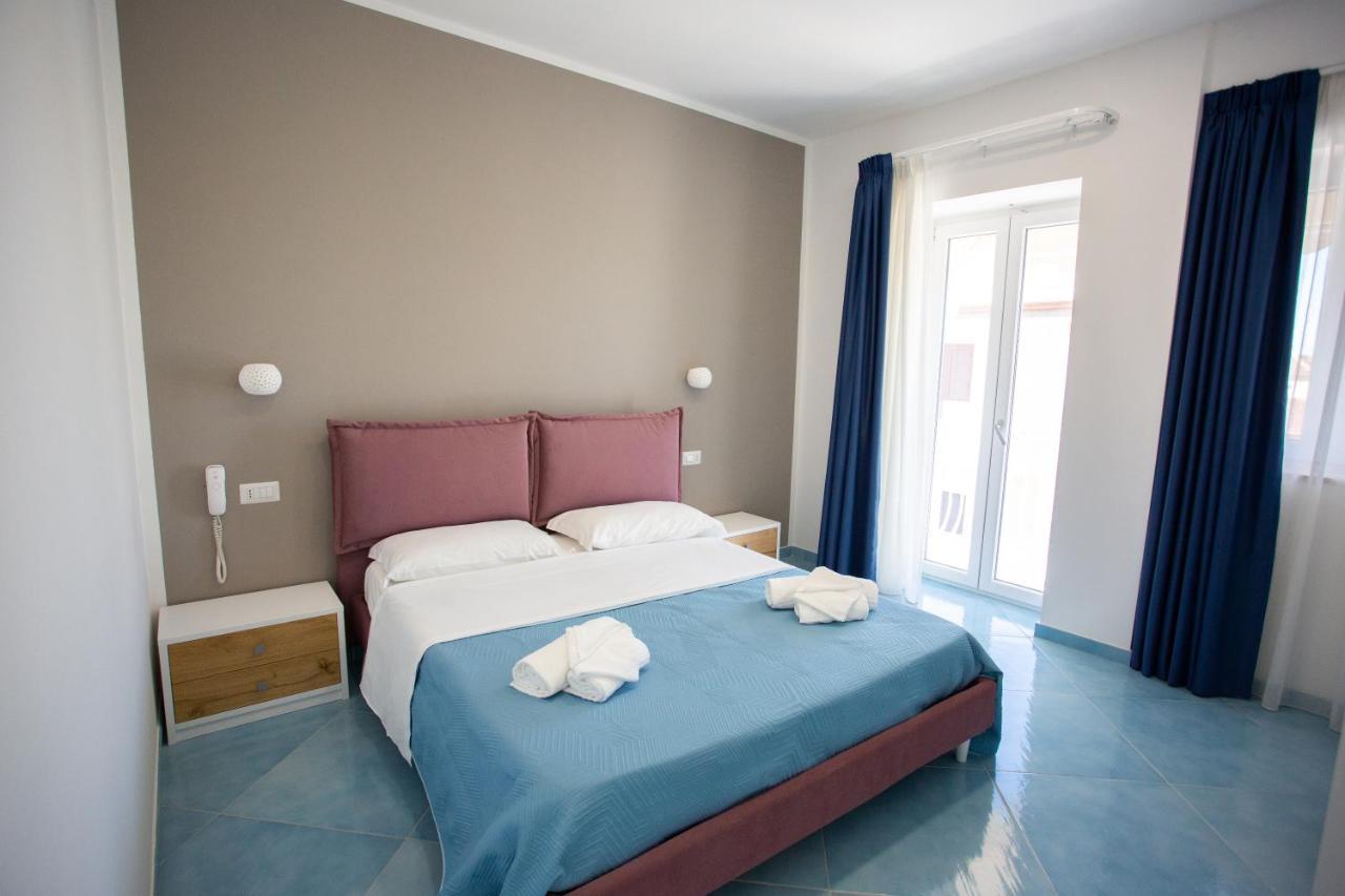 Hotel Da Alfredo Кастелабате Екстериор снимка