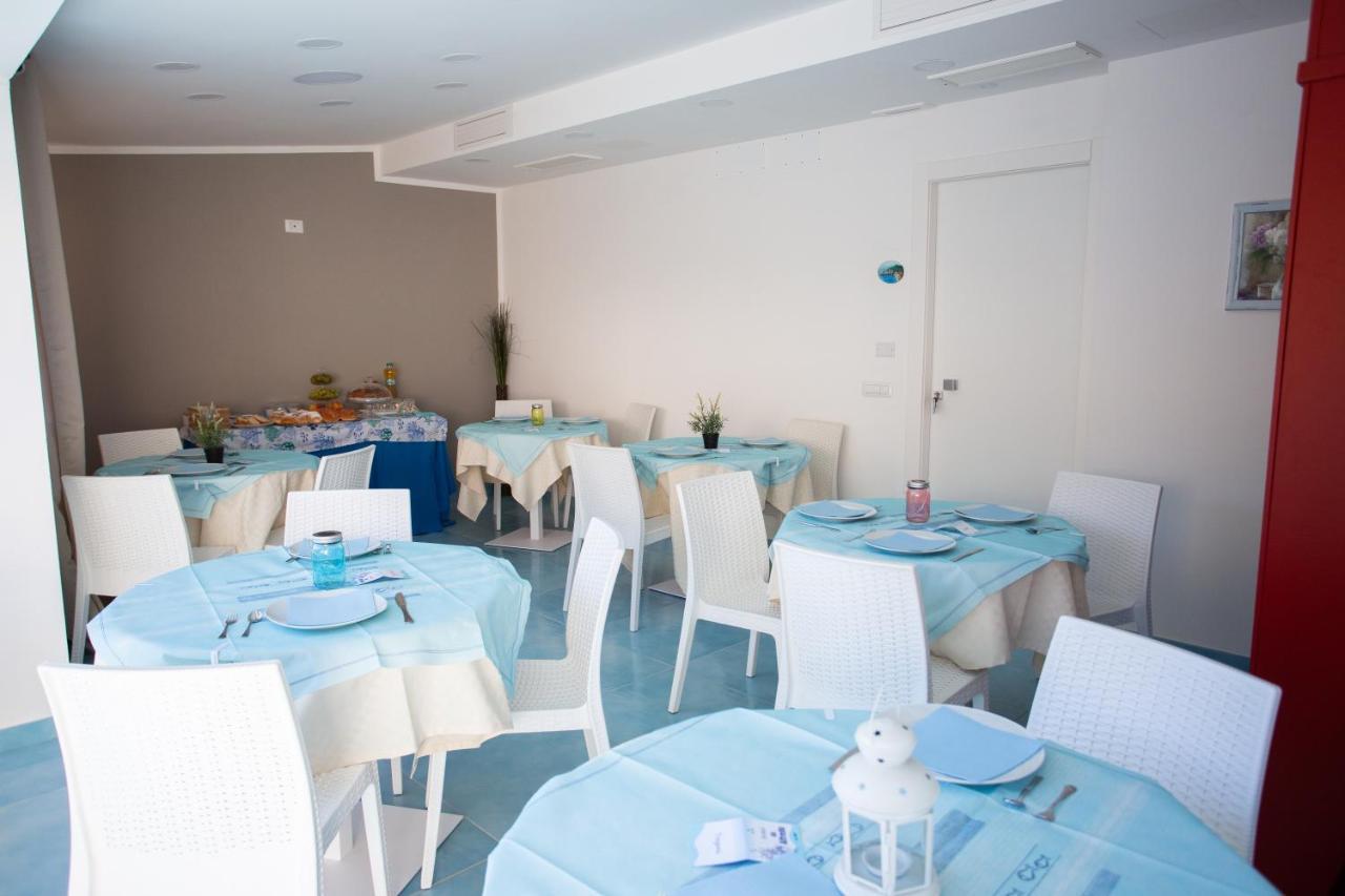 Hotel Da Alfredo Кастелабате Екстериор снимка