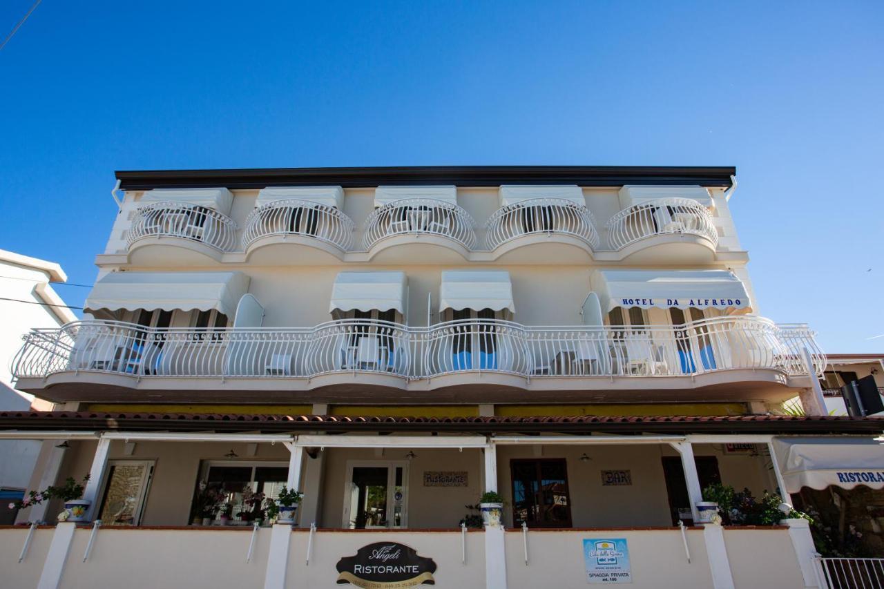 Hotel Da Alfredo Кастелабате Екстериор снимка